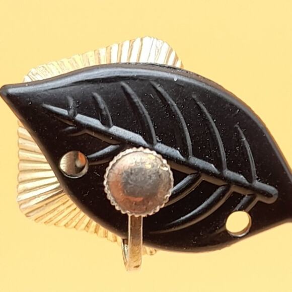 Vintage Aurora Borealis Rhinestone Screw-Back Earrings, Gold Plated, 7/8 Inch - Picture 4 of 14